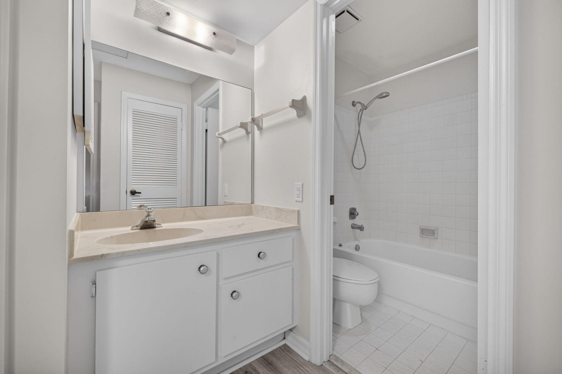 803 SE Central Parkway, Unit 9, Stuart, FL 34994 Photo