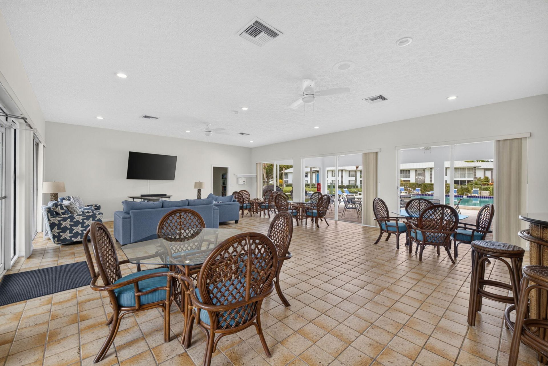 803 SE Central Parkway, Unit 9, Stuart, FL 34994 Photo