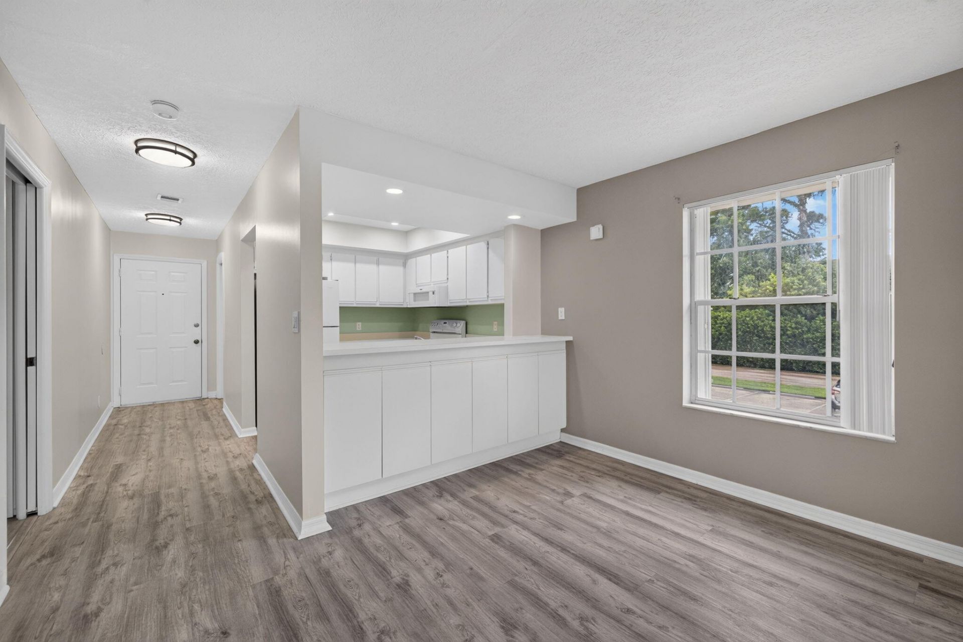 803 SE Central Parkway, Unit 9, Stuart, FL 34994 Photo