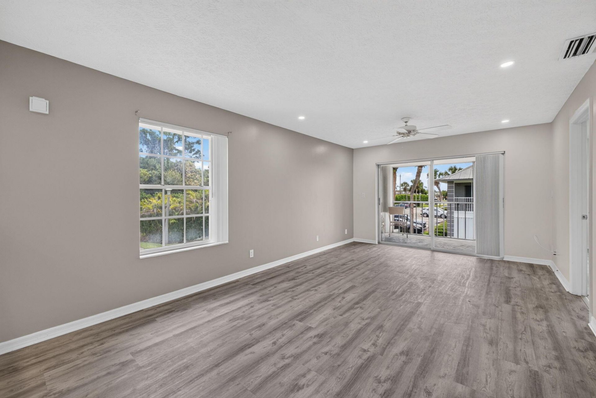 803 SE Central Parkway, Unit 9, Stuart, FL 34994 Photo