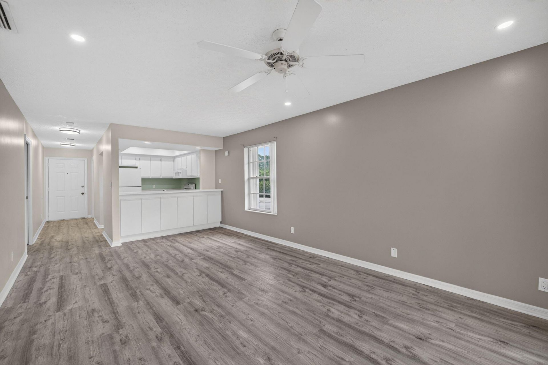 803 SE Central Parkway, Unit 9, Stuart, FL 34994 Photo