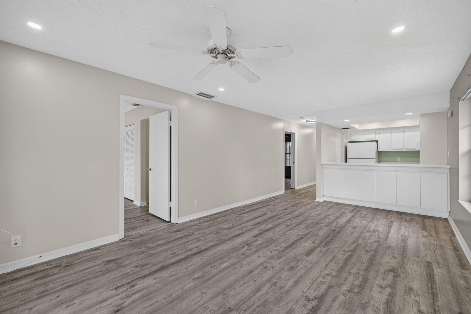 803 SE Central Parkway, Unit 9, Stuart, FL 34994 Photo