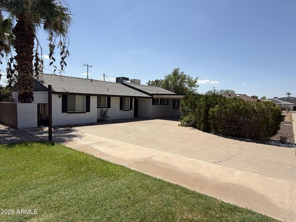 815 E CAVALIER Drive, Phoenix, AZ 85014