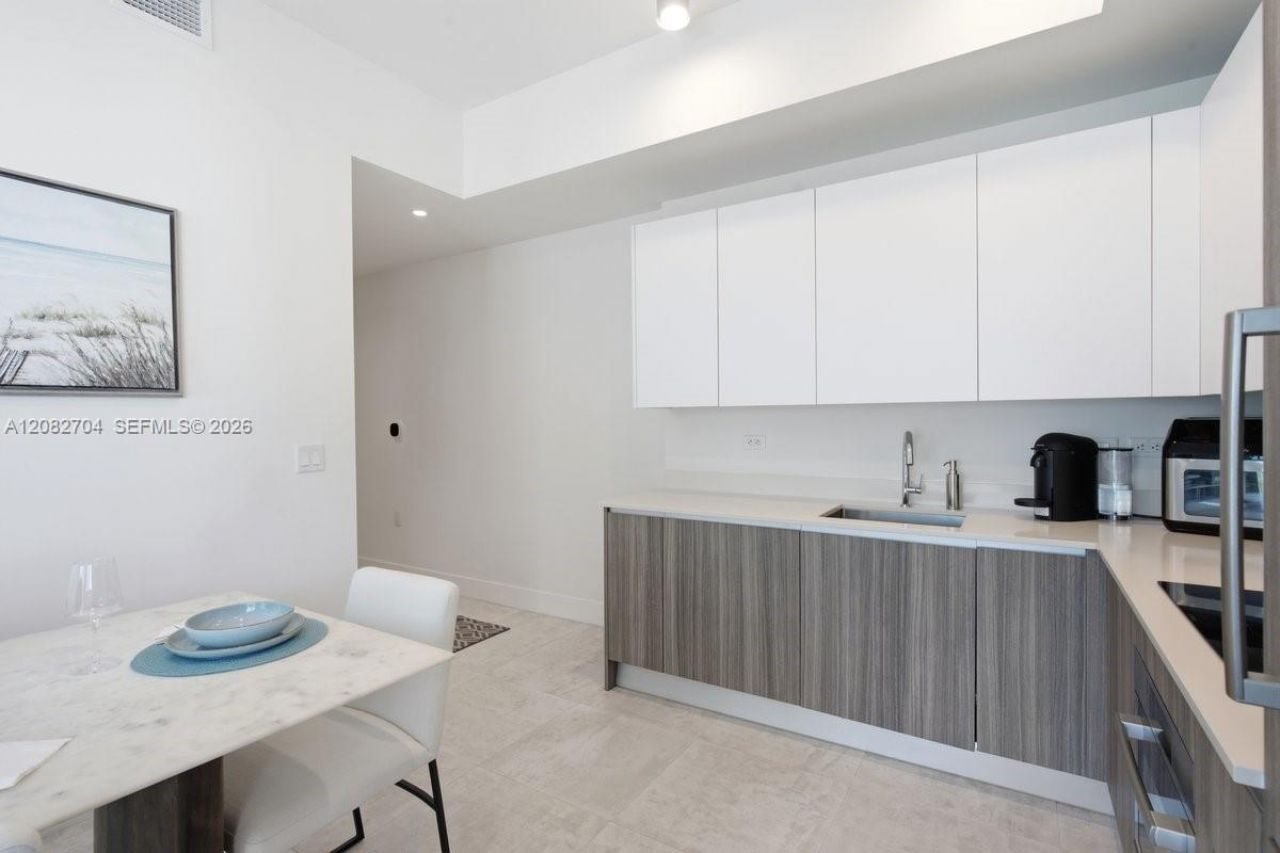 239 SW 9th St, Unit 1501, Miami, FL 33130 Photo