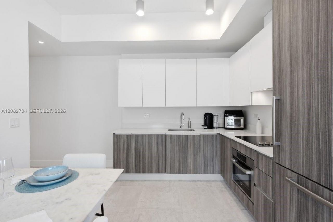 239 SW 9th St, Unit 1501, Miami, FL 33130 Photo
