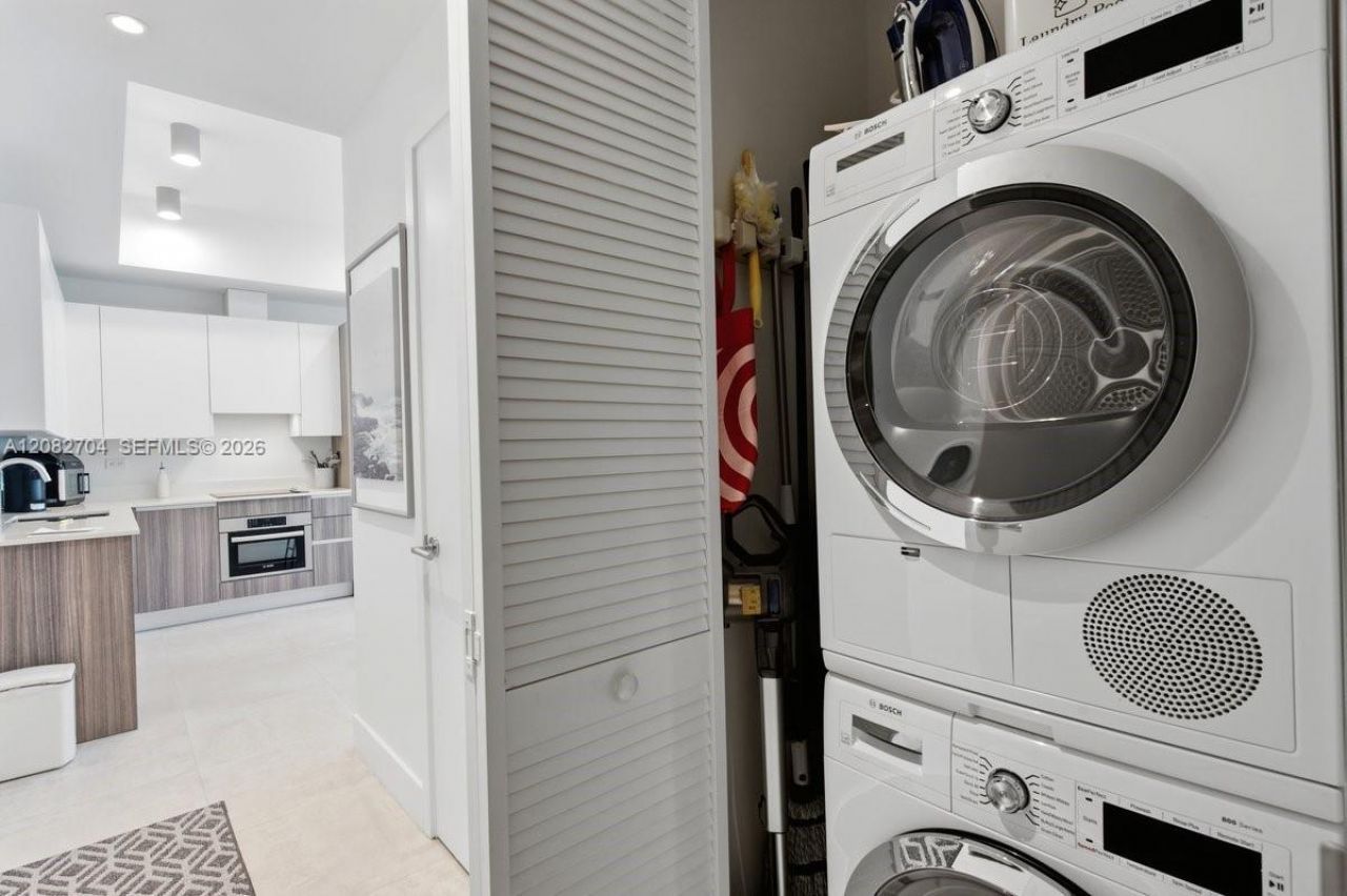 239 SW 9th St, Unit 1501, Miami, FL 33130 Photo