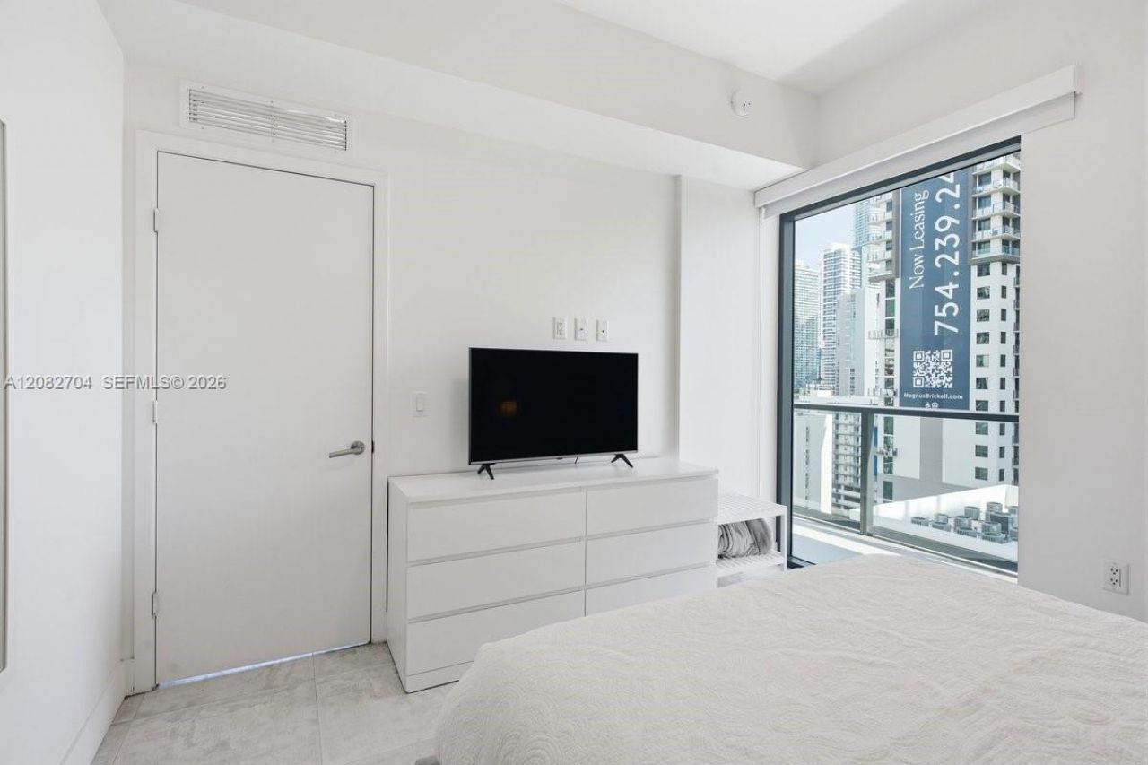 239 SW 9th St, Unit 1501, Miami, FL 33130 Photo