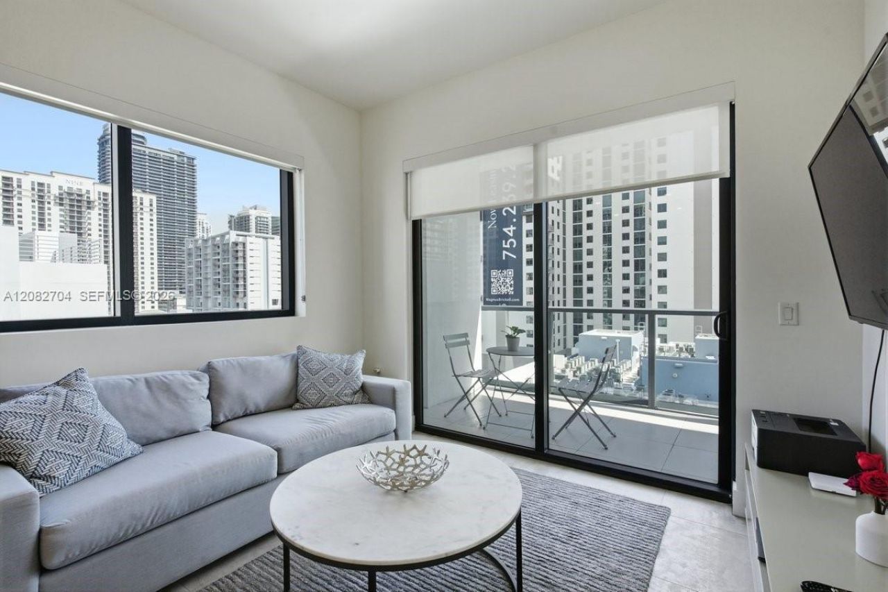 239 SW 9th St, Unit 1501, Miami, FL 33130 Photo