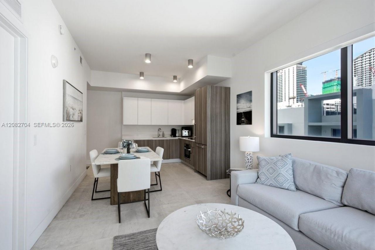 239 SW 9th St, Unit 1501, Miami, FL 33130 Photo
