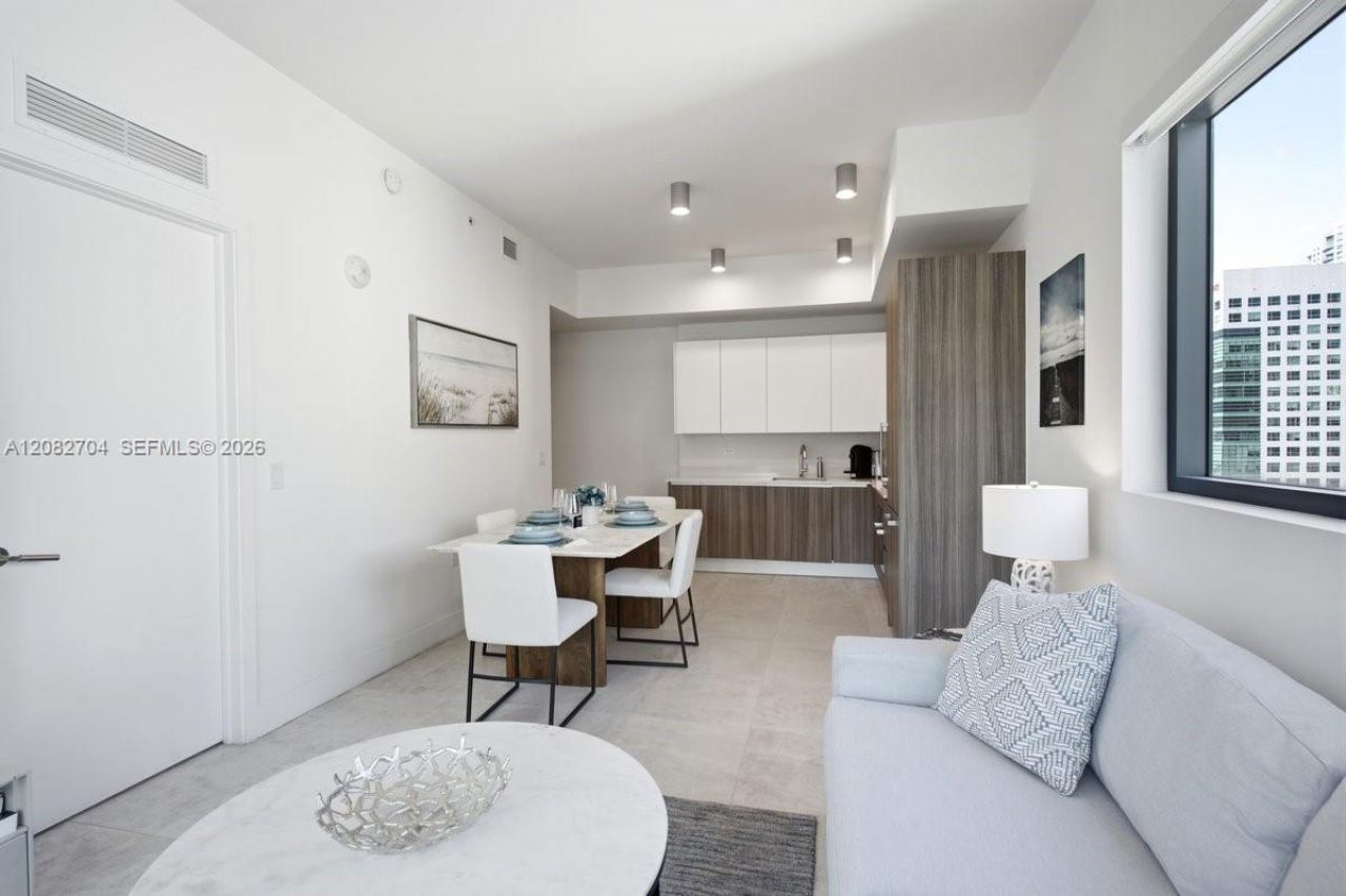 239 SW 9th St, Unit 1501, Miami, FL 33130 Photo
