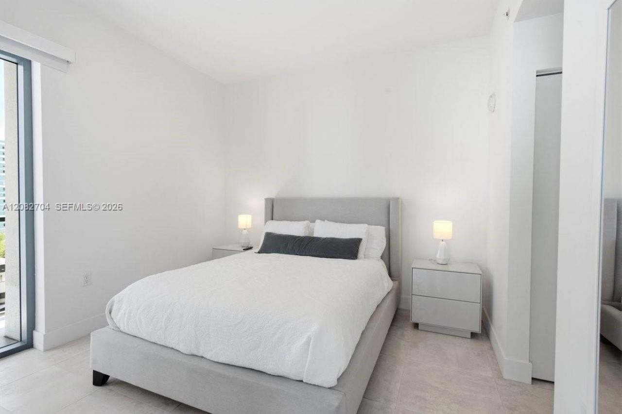 239 SW 9th St, Unit 1501, Miami, FL 33130 Photo