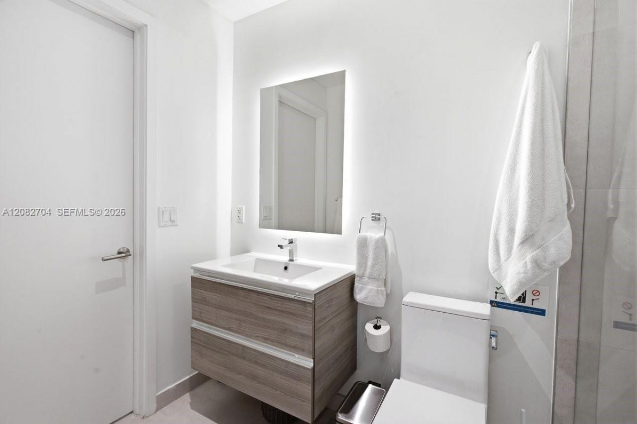 239 SW 9th St, Unit 1501, Miami, FL 33130 Photo