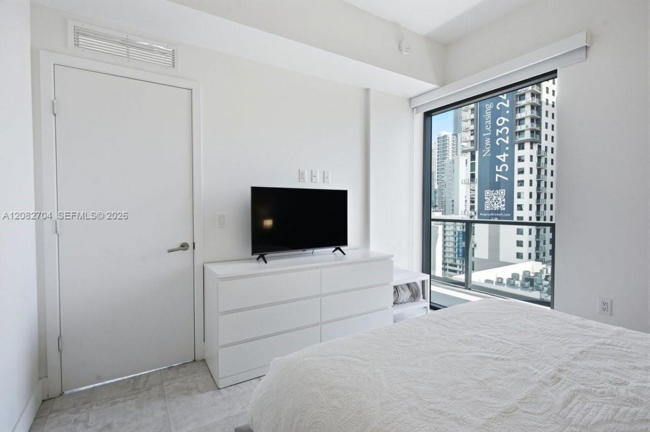 239 SW 9th St, Unit 1501, Miami, FL 33130 Photo
