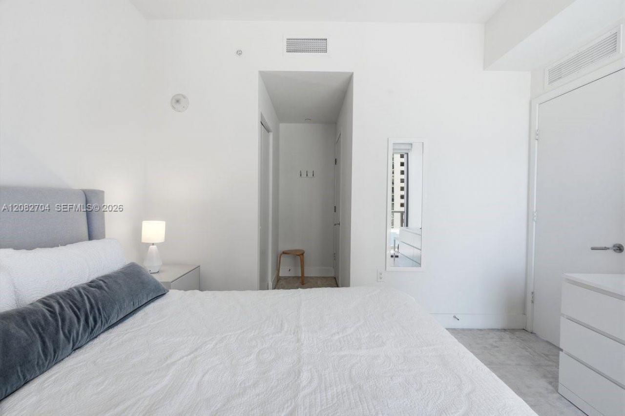 239 SW 9th St, Unit 1501, Miami, FL 33130 Photo