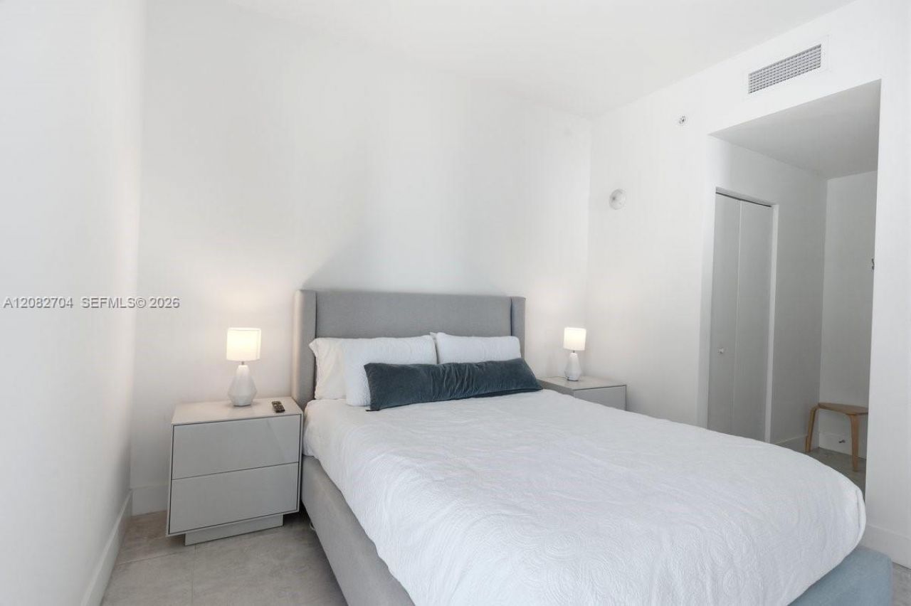 239 SW 9th St, Unit 1501, Miami, FL 33130 Photo