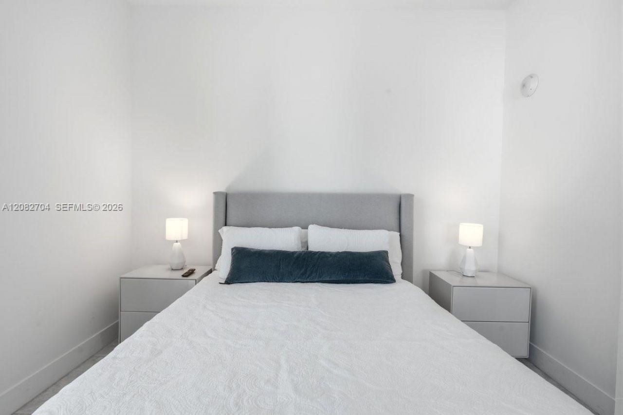 239 SW 9th St, Unit 1501, Miami, FL 33130 Photo