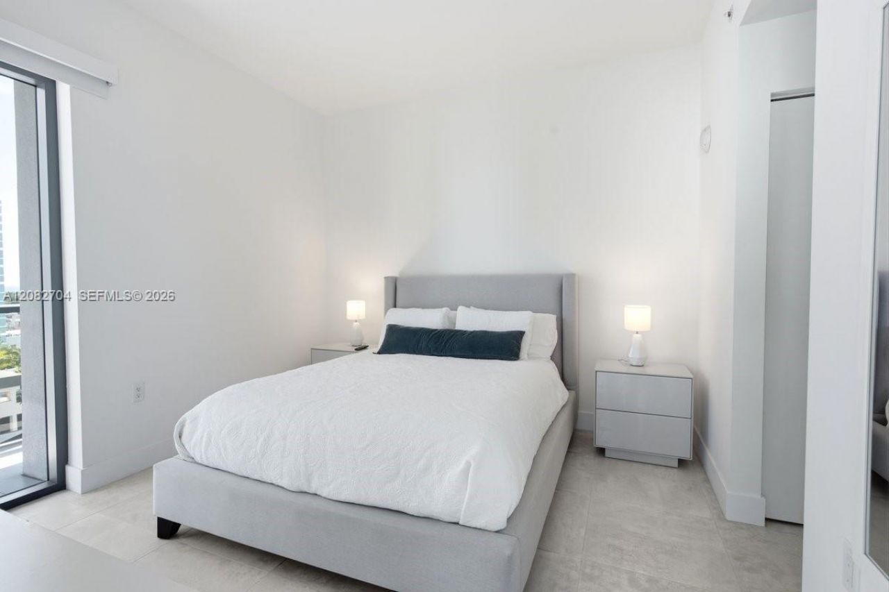 239 SW 9th St, Unit 1501, Miami, FL 33130 Photo