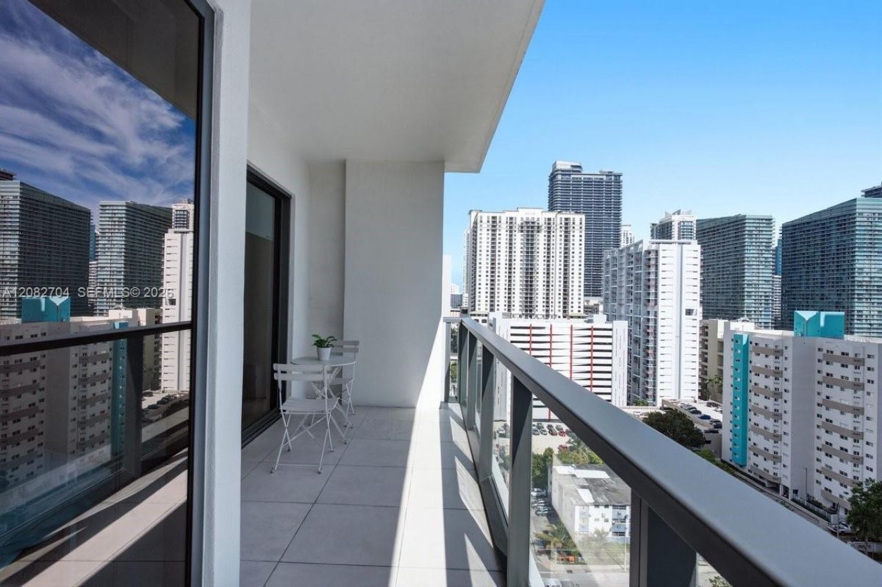 239 SW 9th St, Unit 1501, Miami, FL 33130 Photo