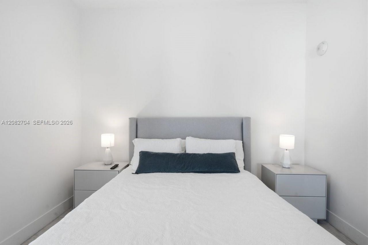 239 SW 9th St, Unit 1501, Miami, FL 33130 Photo