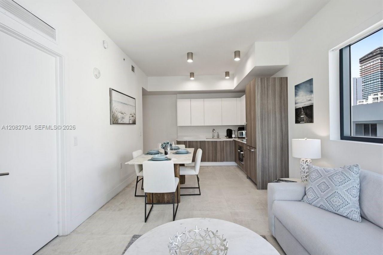 239 SW 9th St, Unit 1501, Miami, FL 33130 Photo