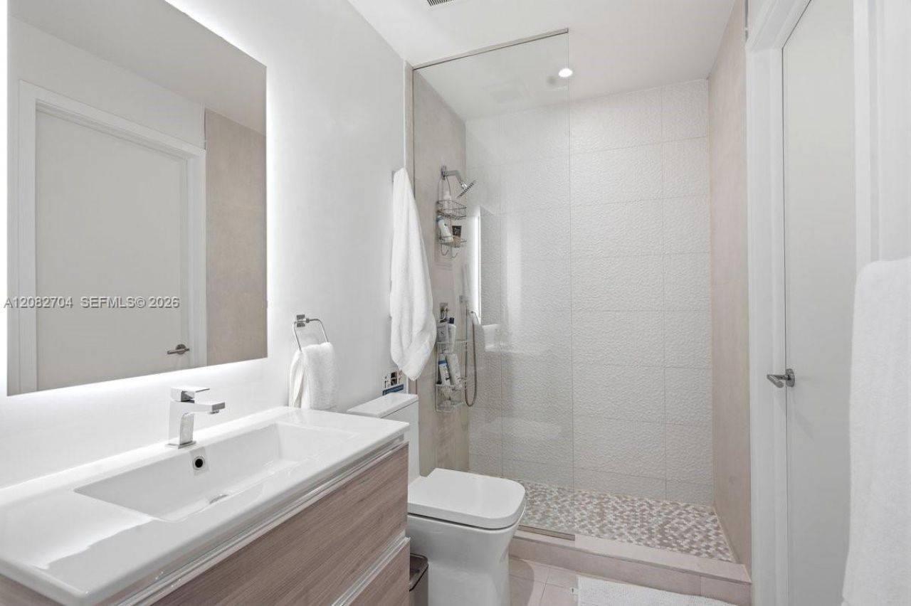 239 SW 9th St, Unit 1501, Miami, FL 33130 Photo