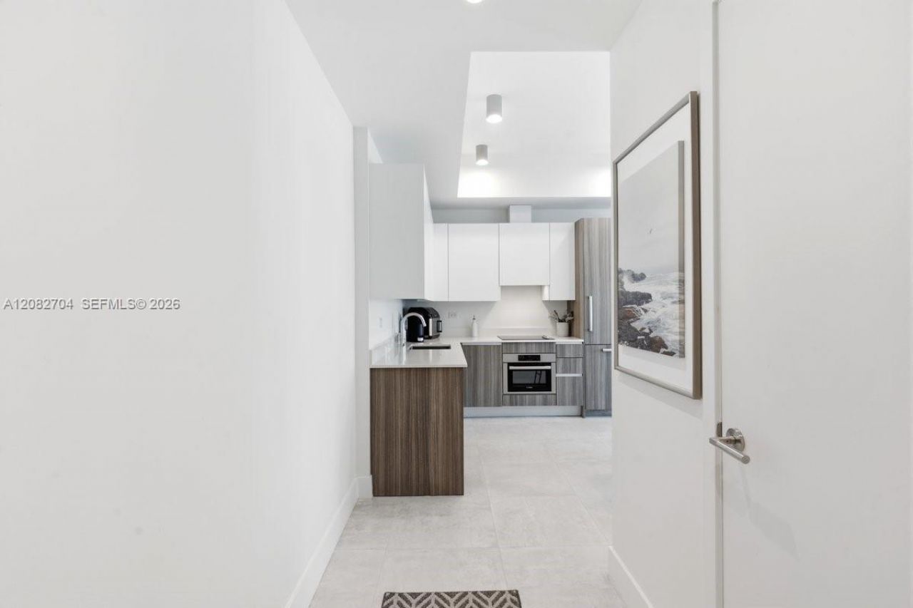 239 SW 9th St, Unit 1501, Miami, FL 33130 Photo
