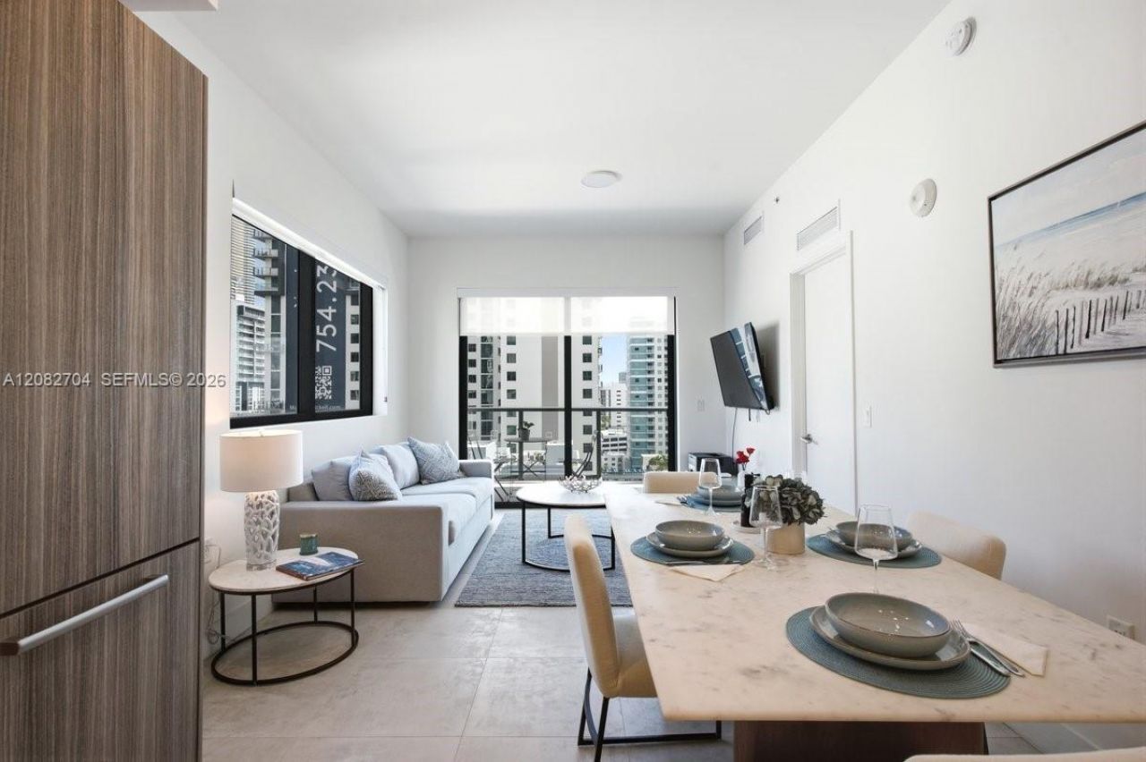 239 SW 9th St, Unit 1501, Miami, FL 33130 Photo