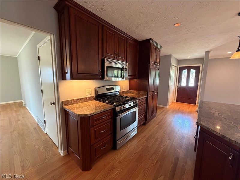 9711 Idlewood Drive, Brooklyn, OH 44144 Photo 10