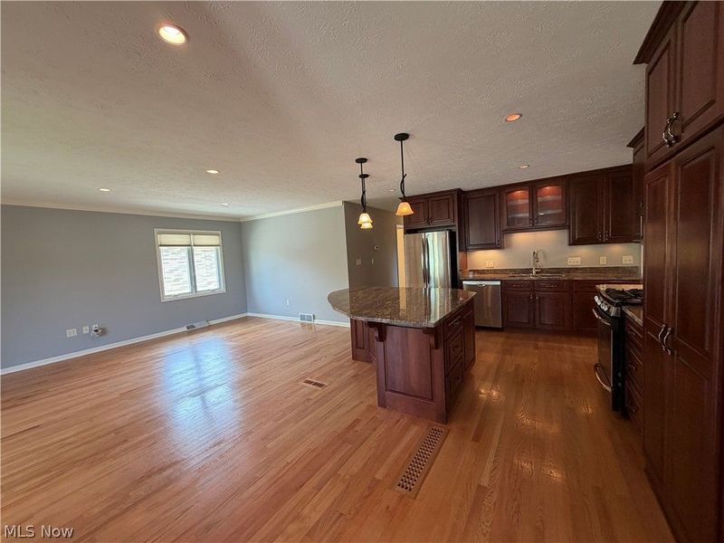 9711 Idlewood Drive, Brooklyn, OH 44144 Photo 4