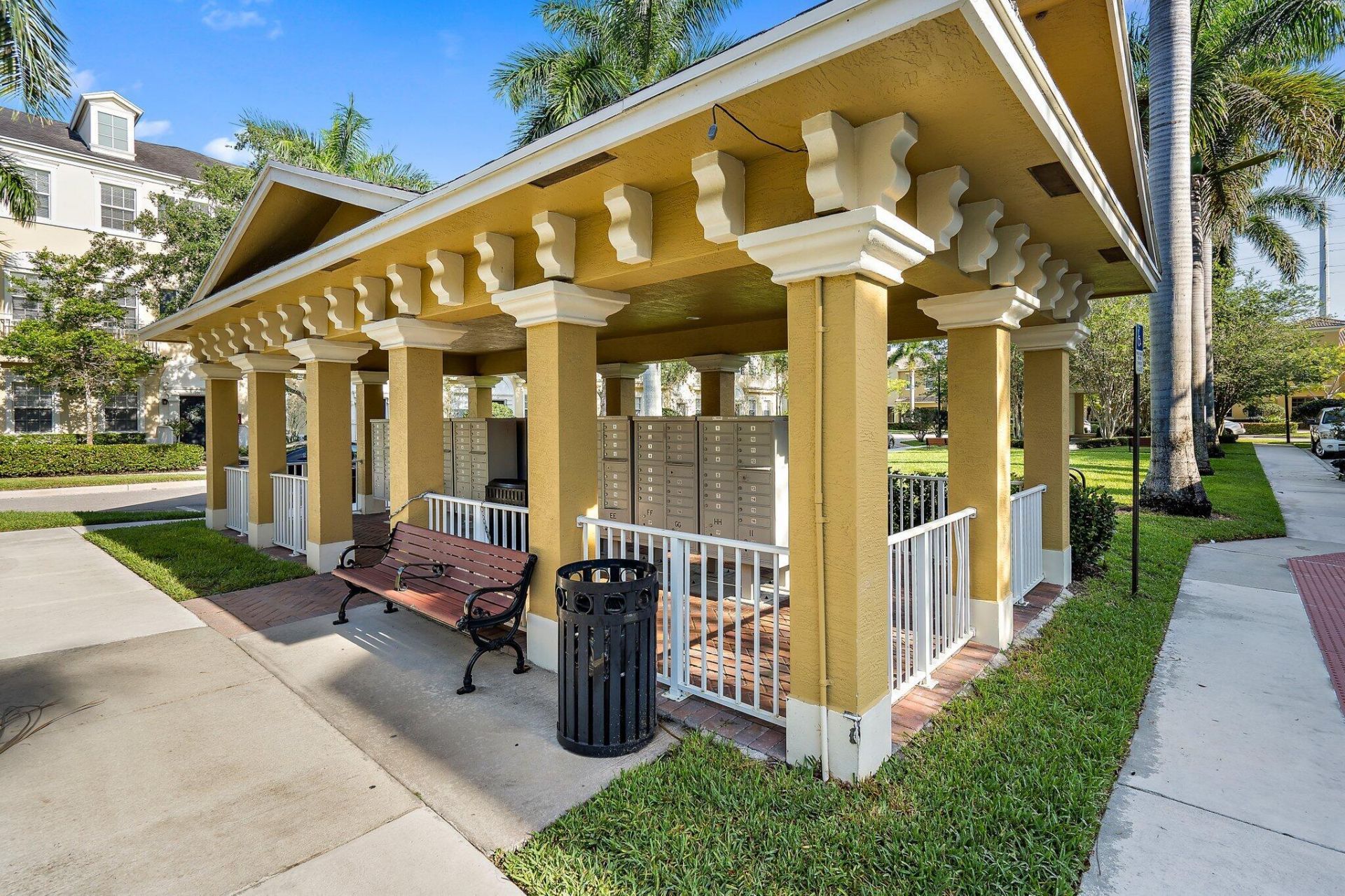 356 W Thatch Palm Circle, Unit 105, Jupiter, FL 33458 Photo
