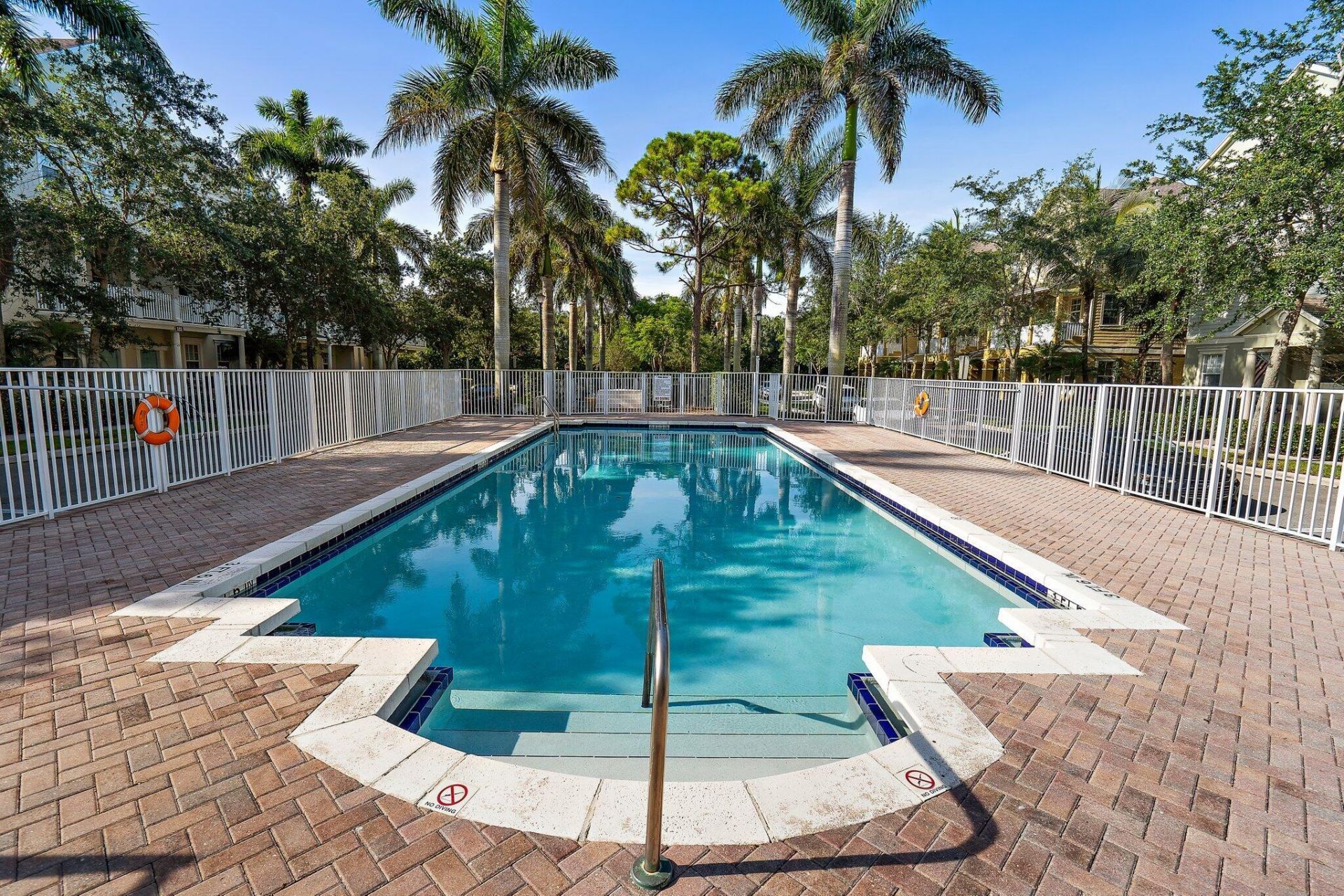 356 W Thatch Palm Circle, Unit 105, Jupiter, FL 33458 Photo
