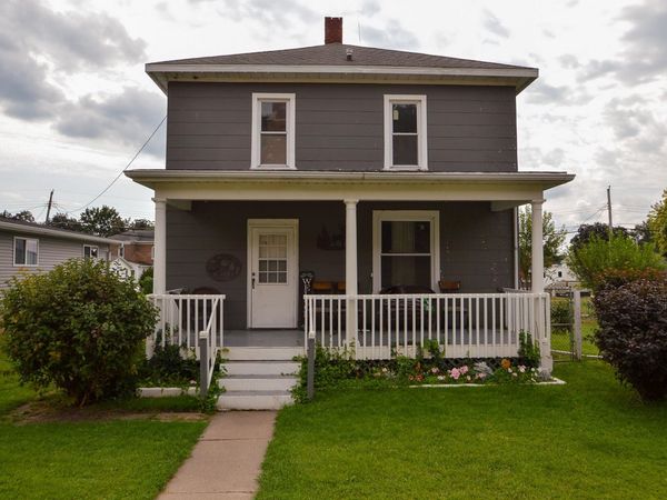 610 E Dewey Street, Cassville, WI 53806
