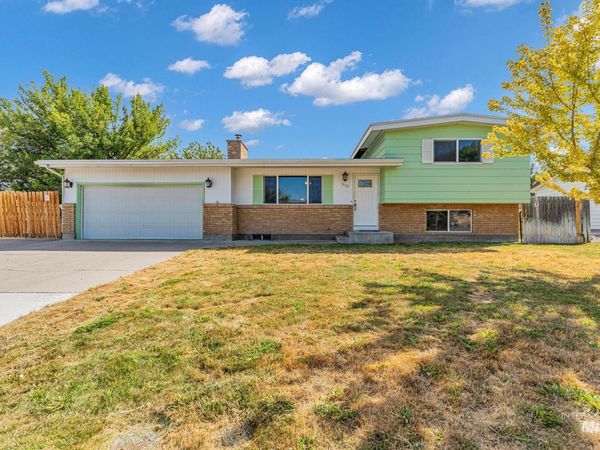 1520 Princeton Dr, Twin Falls, ID 83301