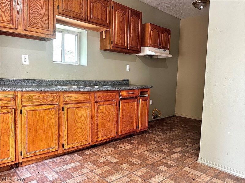 10911 Hulda Avenue, Cleveland, OH 44104 Photo 6