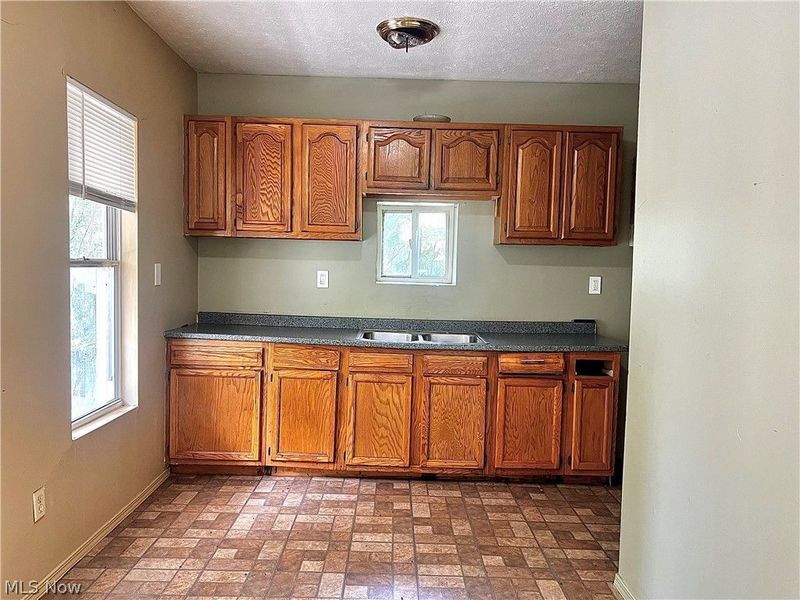 10911 Hulda Avenue, Cleveland, OH 44104 Photo 7