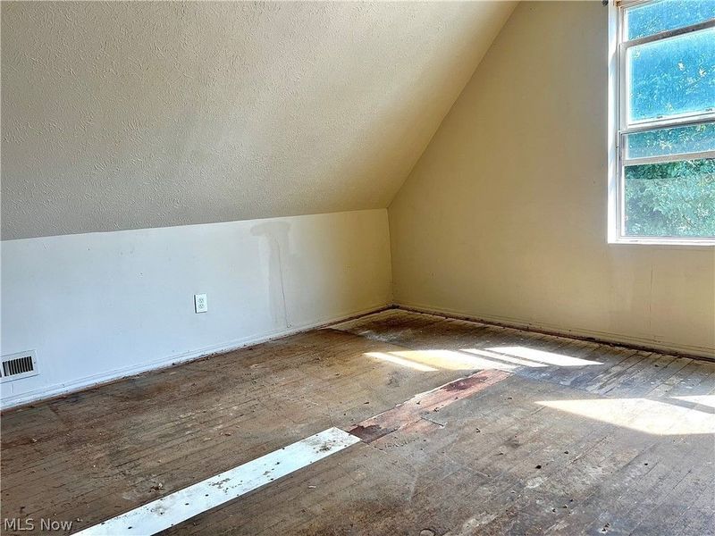 10911 Hulda Avenue, Cleveland, OH 44104 Photo 9