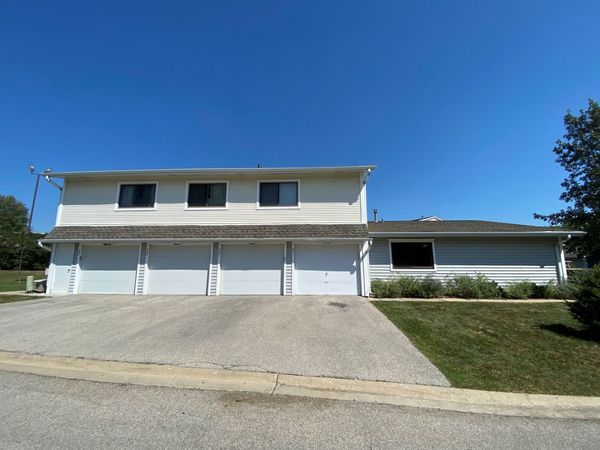 333 Regatta Point , Schaumburg, IL 60194