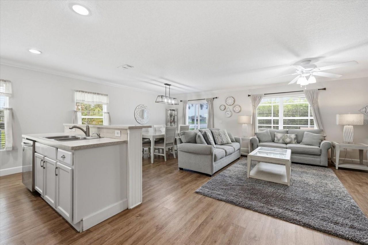 305 65th Avenue E, Bradenton, FL 34203 Photo