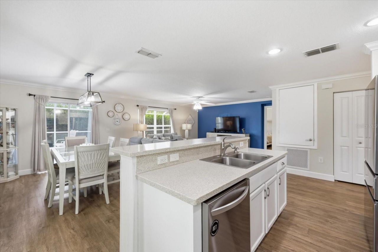 305 65th Avenue E, Bradenton, FL 34203 Photo