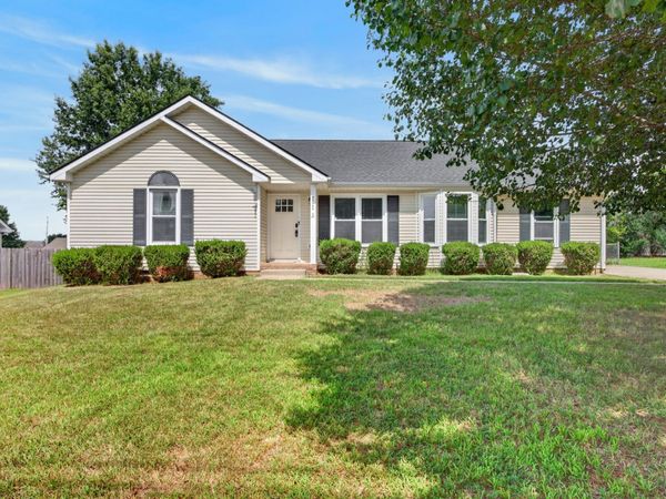 1733 Crestview Dr , Clarksville, TN 37042