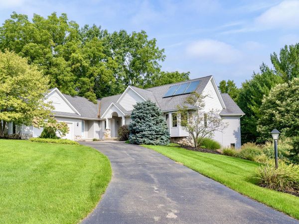 6211 Royalton Drive SE, Caledonia, MI 49316