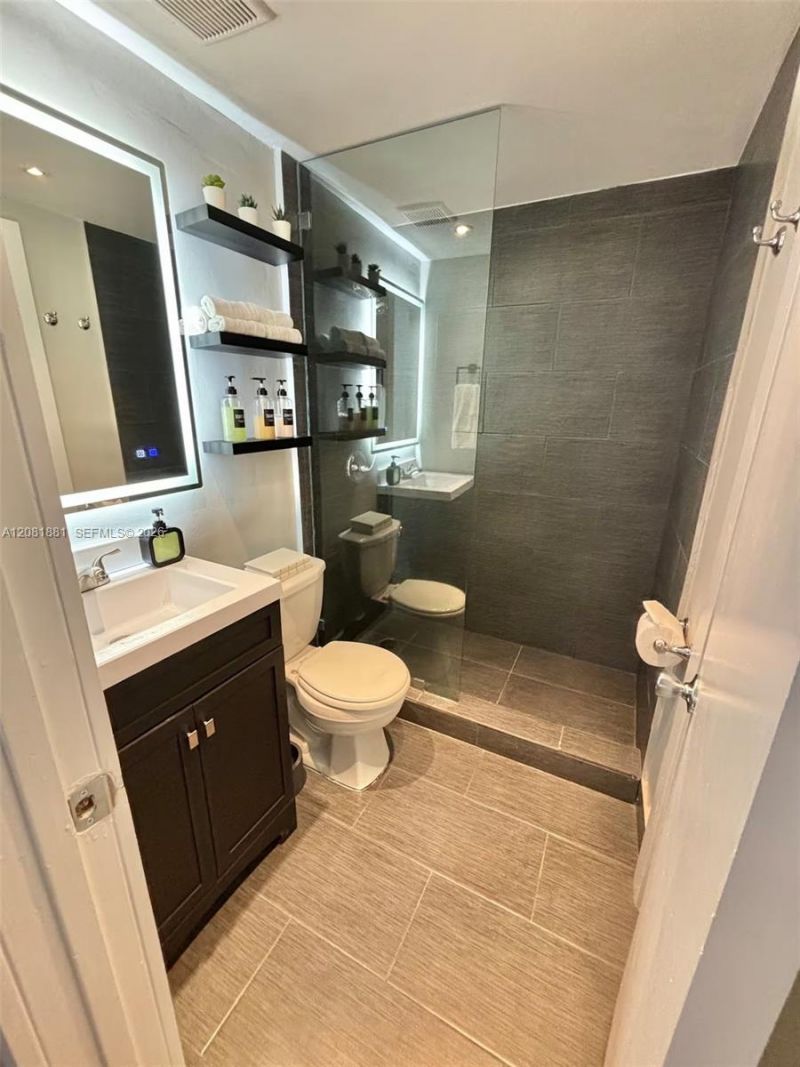750 Collins Ave, Unit 206, Miami Beach, FL 33139 Photo