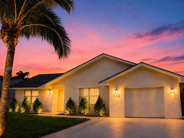 722 SE Thanksgiving Ave , Port St. Lucie, FL 34984