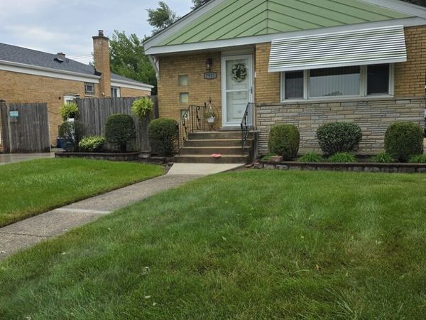 7917 S Tripp Avenue , Chicago, IL 60652