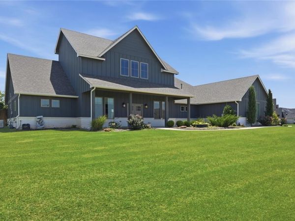 9921 Oakwood Drive, Edmond, OK 73025
