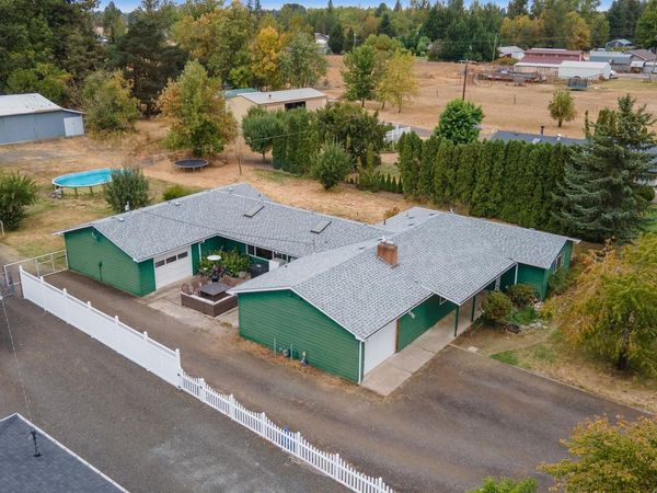 880 Hillview Dr, Lebanon, OR 97355
