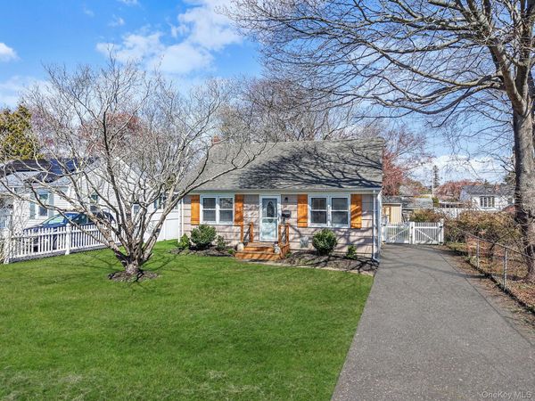 35 Thorburn Avenue, Patchogue, NY 11772