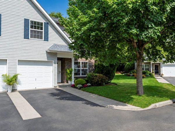 327 Medea Way , Central Islip, NY 11722