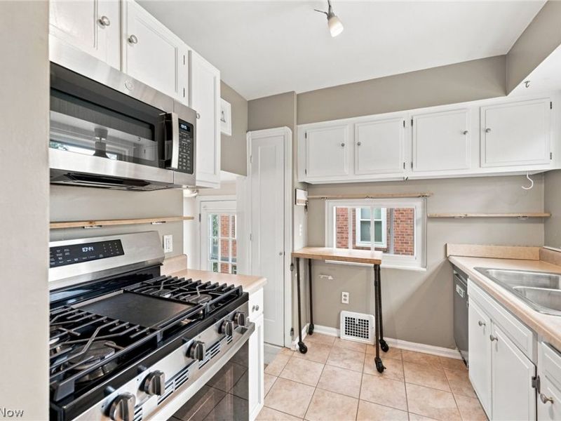 14522 Birchwood Avenue, Cleveland, OH 44111 Photo 8