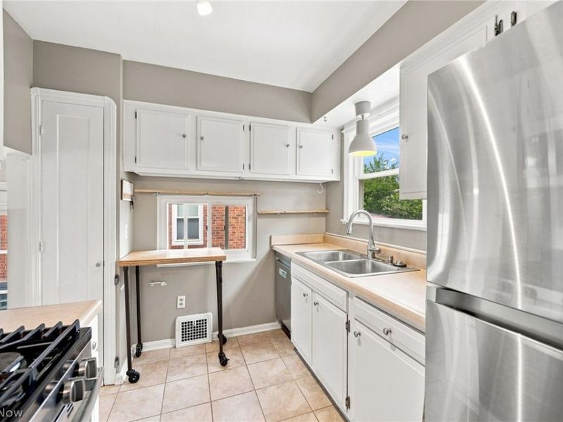 14522 Birchwood Avenue, Cleveland, OH 44111 Photo 9